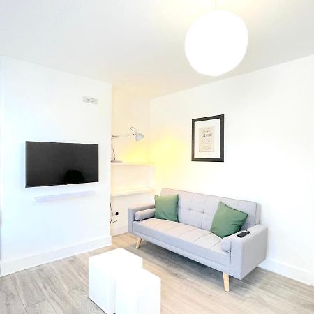 Stylish Apartment In Plaistow Londra Esterno foto