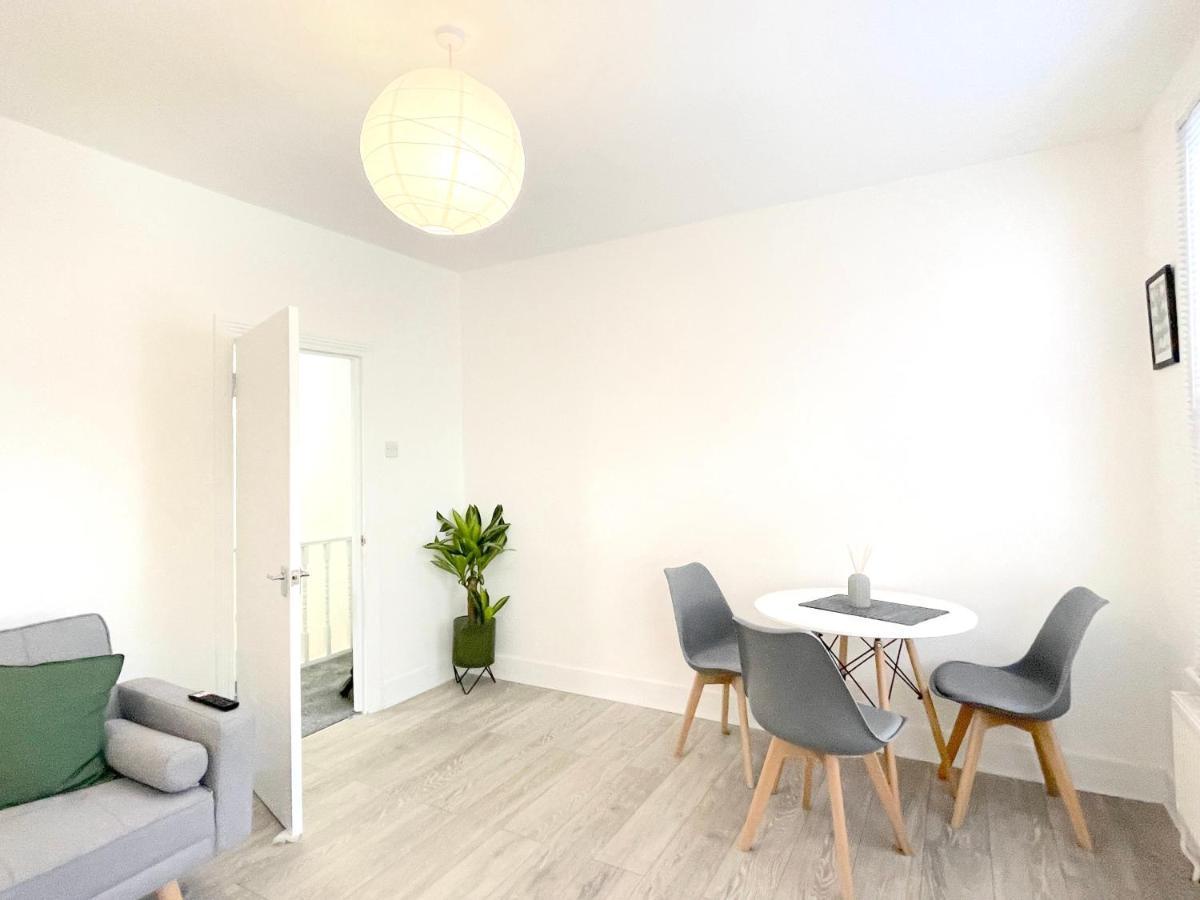 Stylish Apartment In Plaistow Londra Esterno foto